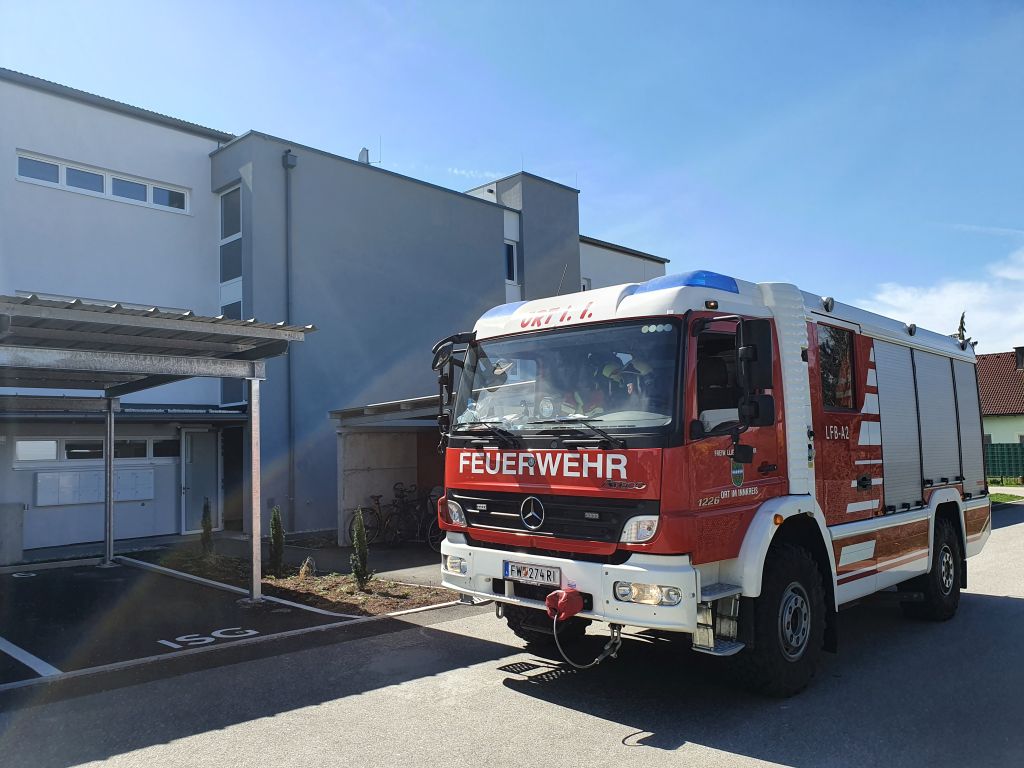 Eingeschlossene Person in Lift