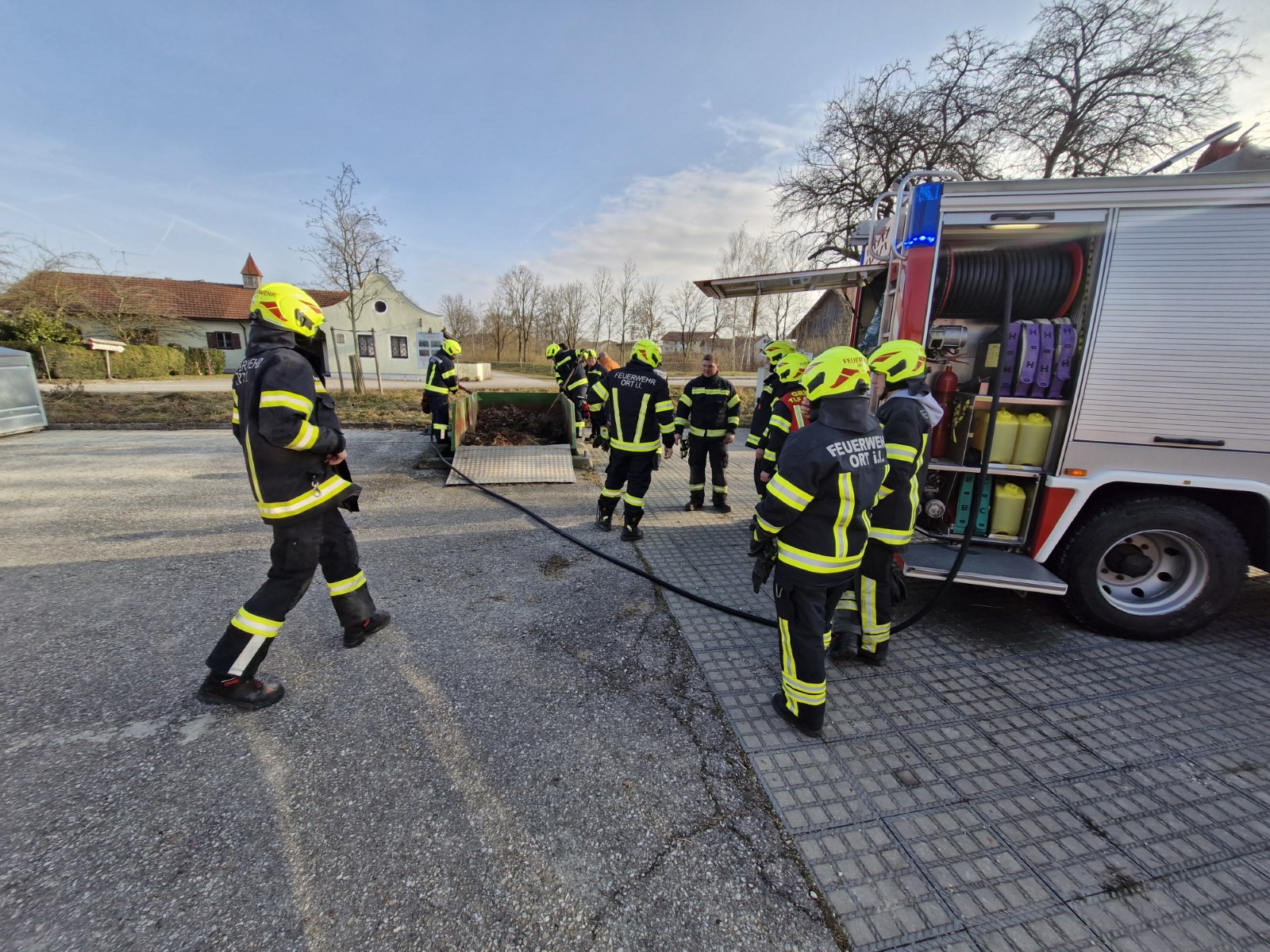 Brand eines Abfallcontainers in Osternach